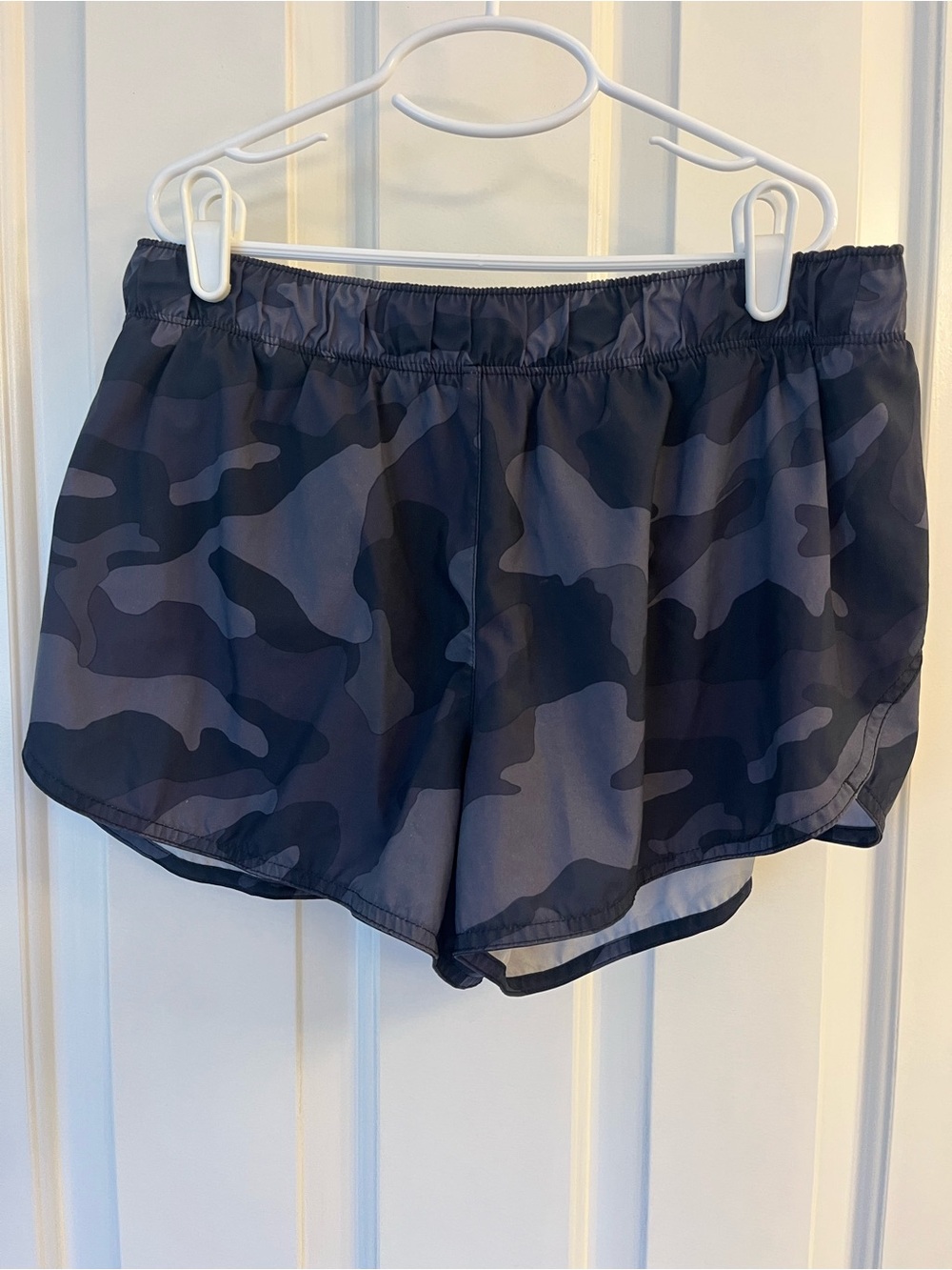 Women’s Old Navy and Gap Running Shorts Set of 3 — Navy, Black & Camo sizesmall - Picture 6 of 13